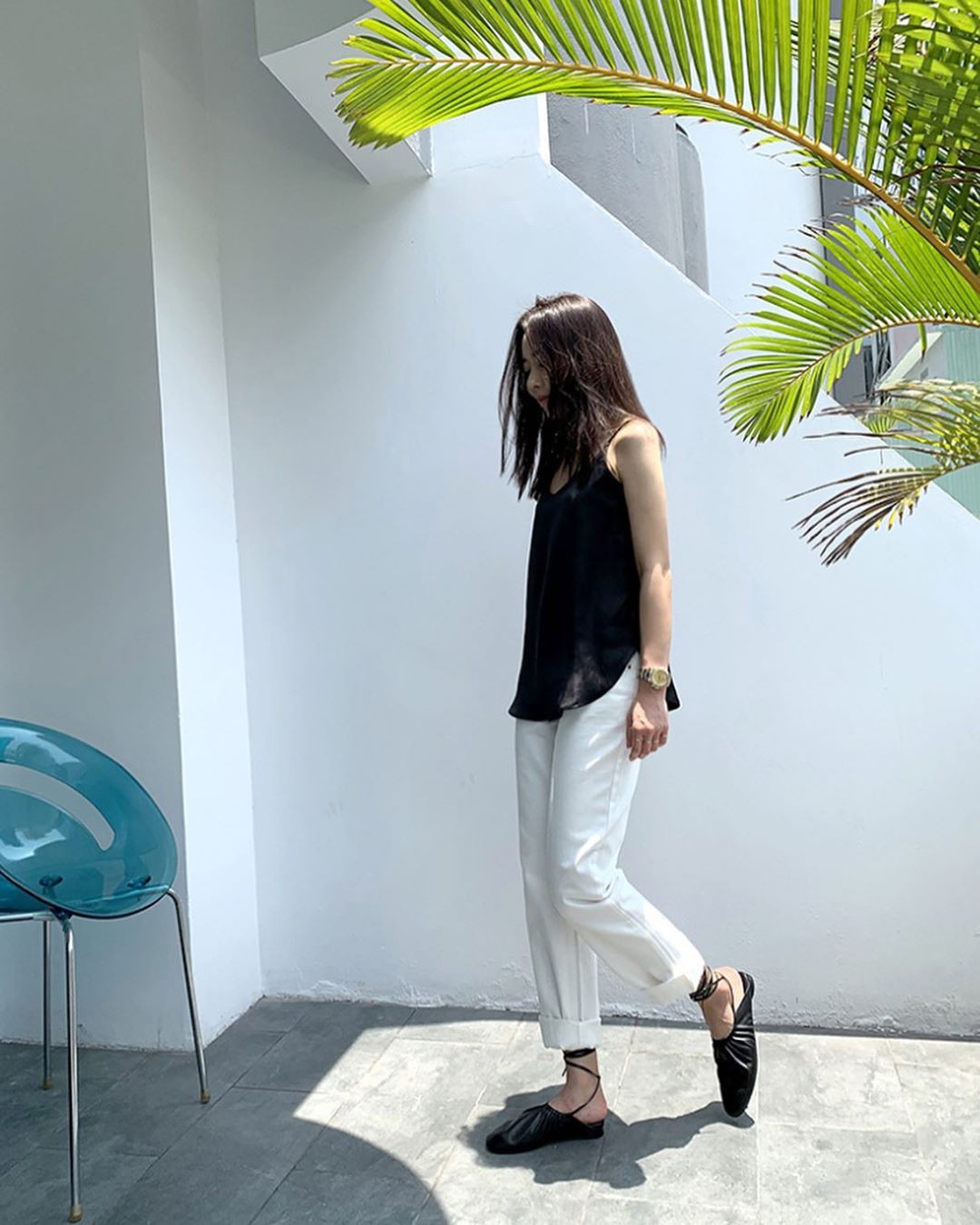 Muốn mặc đẹp hãy tham khảo 15 bộ đồ từ street style châu Á dưới đây, với rất nhiều gợi ý váy áo thô/đũi mát mẻ - Ảnh 2.