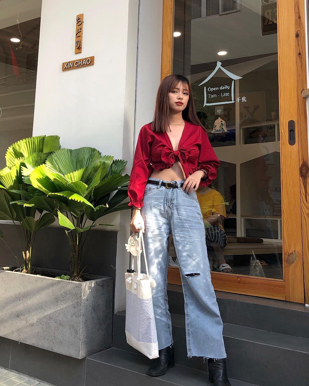 Street style giới trẻ Việt tuần qua: không chỉ đỉnh ở khoản lên đồ mà còn đỉnh ở cả dáng pose chất hơn nước cất - Ảnh 11.