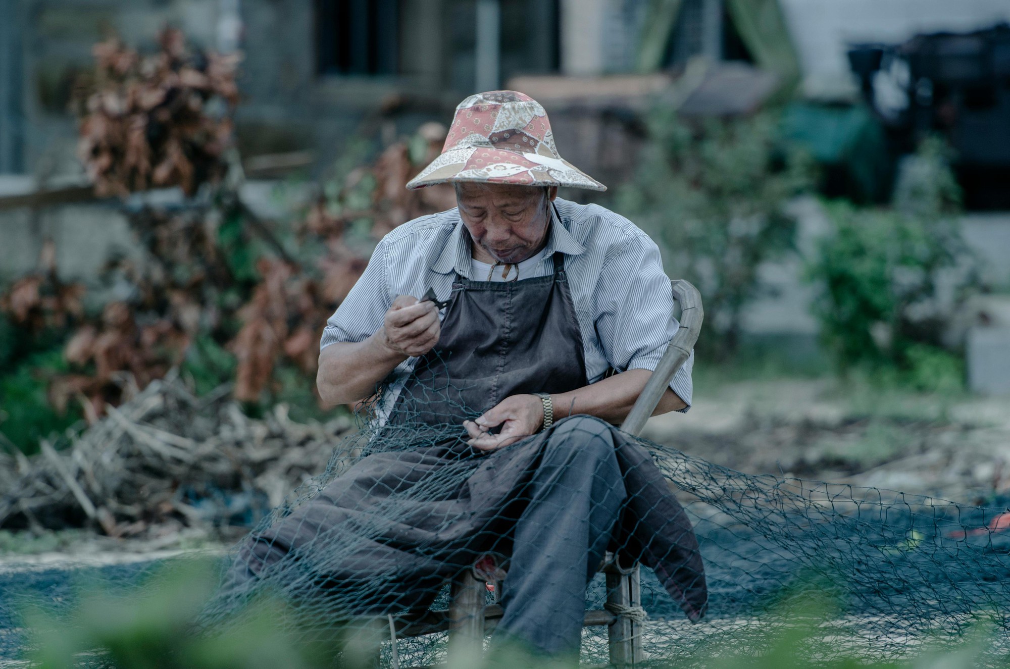 Người cha vay con dâu hơn 2 triệu đồng, con trai viết nợ cho bố, khi mở giấy nợ người cha đã khóc - Ảnh 1.