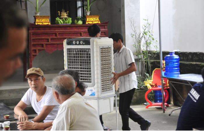 Tang thương bao trùm ngôi nhà của Thượng uý hy sinh khi phòng chống bão Yagi: Cuộc gọi cuối cùng vẫn dặn bố "phòng chống bão cẩn thận"- Ảnh 1.