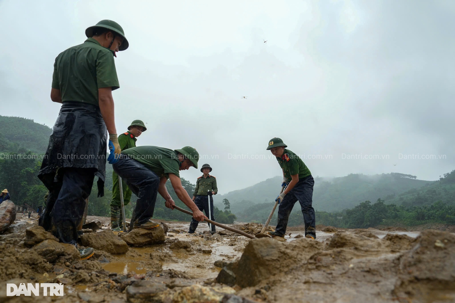 Lào Cai: Hiện trường tang thương ở nơi trận lũ quét vùi lấp cả một bản - 14