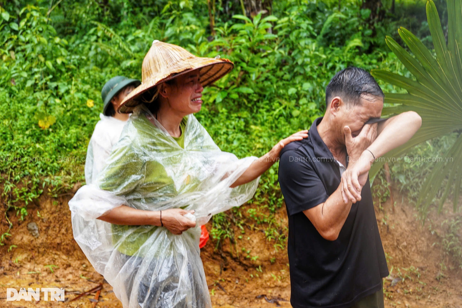 Lào Cai: Hiện trường tang thương ở nơi trận lũ quét vùi lấp cả một bản - 8