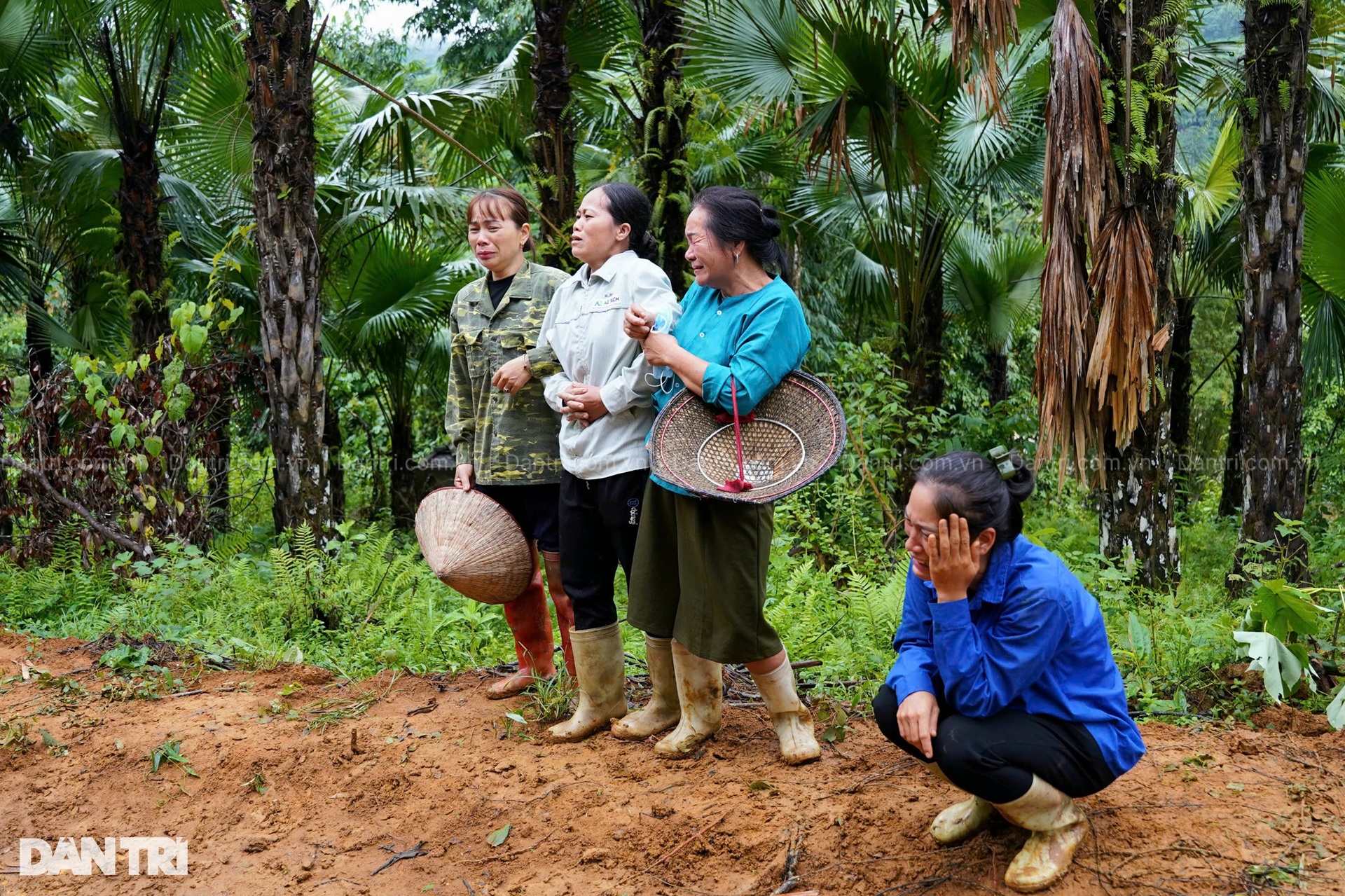 Lào Cai: Hiện trường tang thương ở nơi trận lũ quét vùi lấp cả một bản - 7